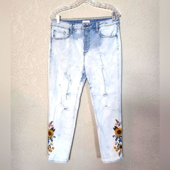 DRIFTWOOD Gizelle High Waisted Acid Light Wash Flower Embroidery Jeans - Picture 1 of 10